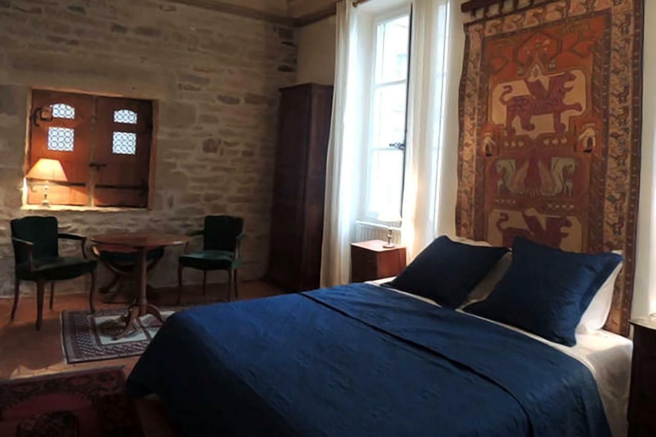 Maison Romane 1136 Cluny Bagian luar foto