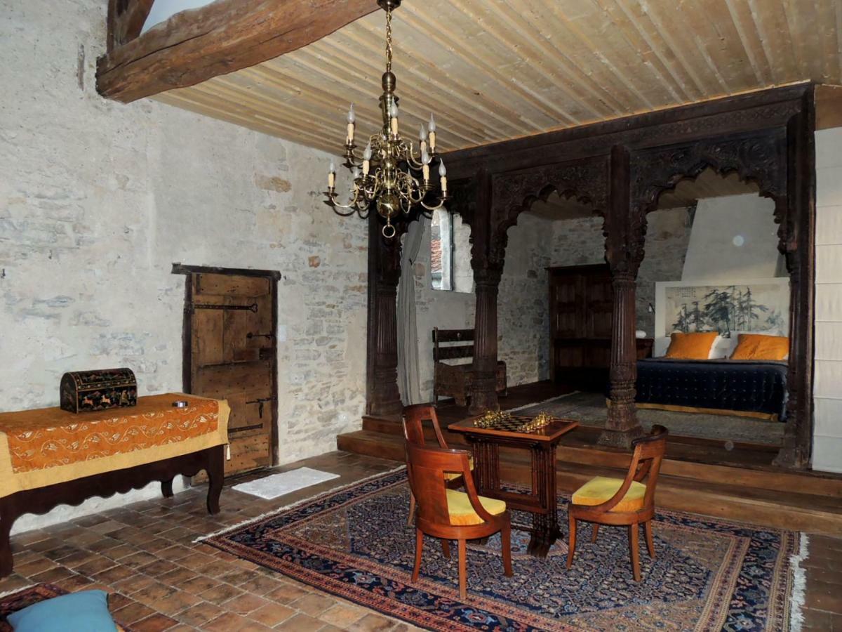 Maison Romane 1136 Cluny Bagian luar foto