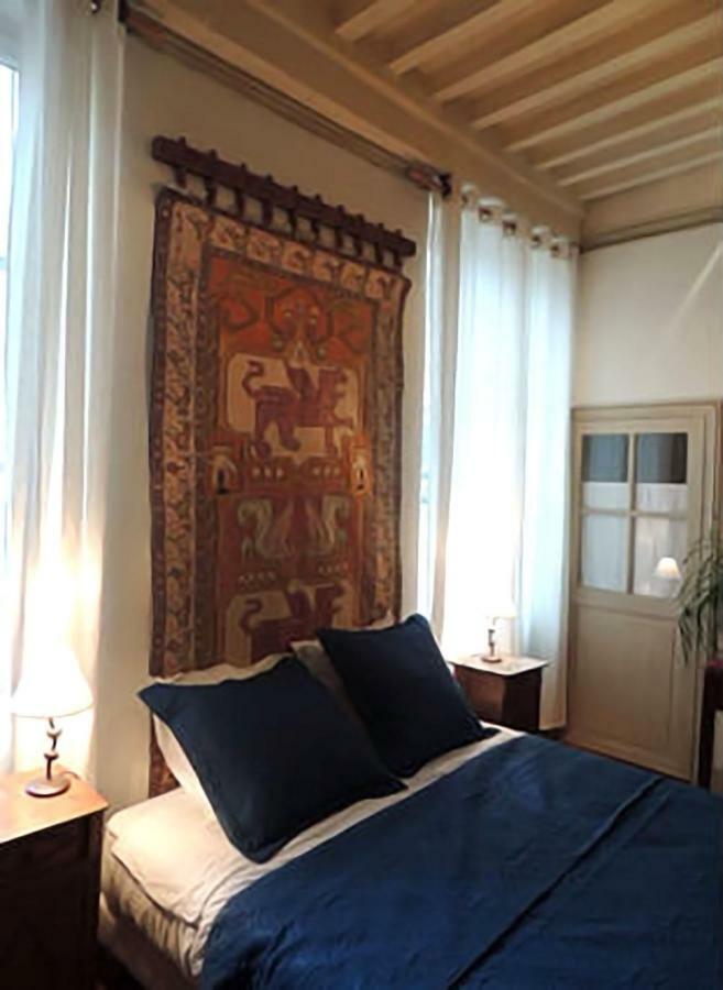 Maison Romane 1136 Cluny Bagian luar foto