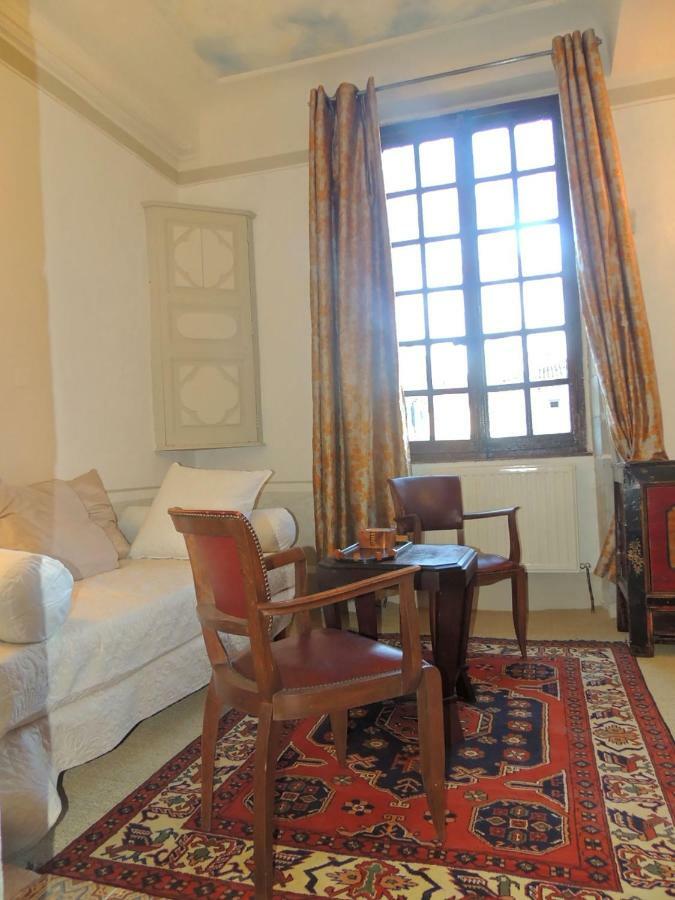 Maison Romane 1136 Cluny Bagian luar foto
